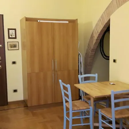 بيت ضيافة Mae Suites 2*