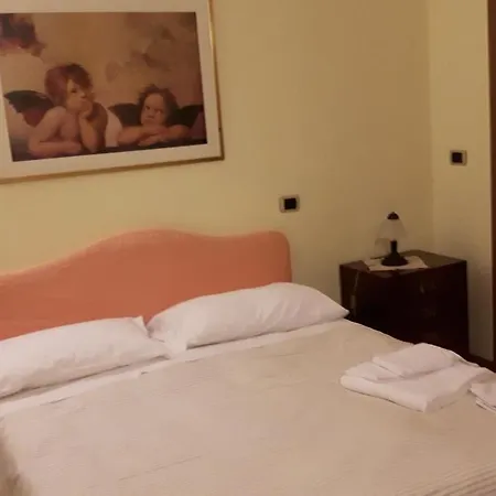 Mae Suites 2* Альбенга